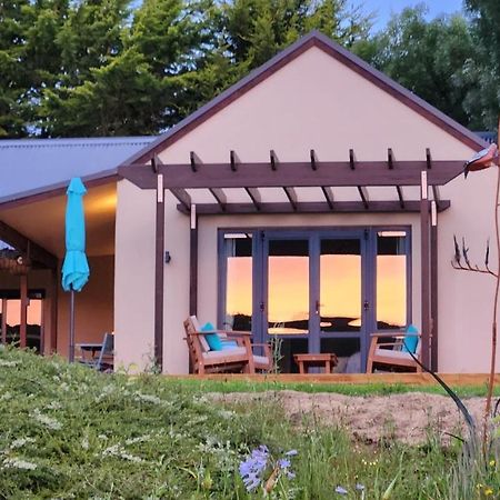 Hotel Boutique Art Retreat Upper Hutt Esterno foto