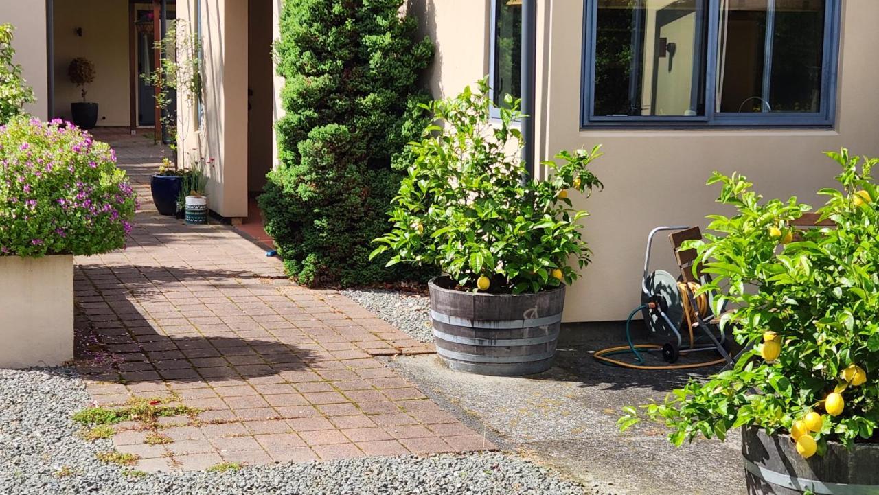 Hotel Boutique Art Retreat Upper Hutt Esterno foto