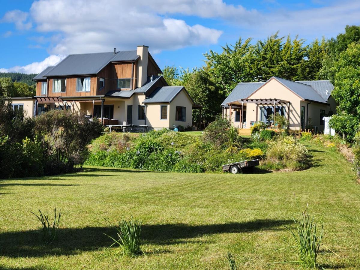 Hotel Boutique Art Retreat Upper Hutt Esterno foto