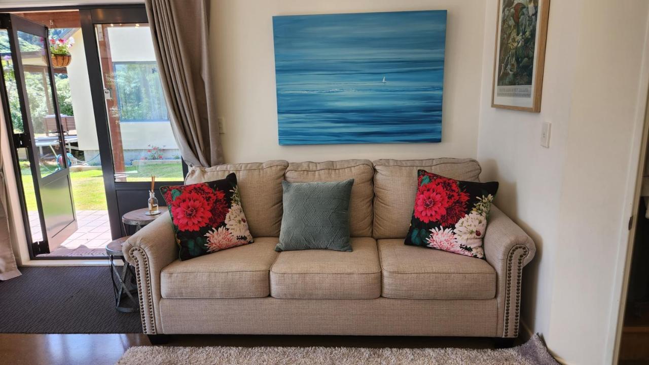 Hotel Boutique Art Retreat Upper Hutt Esterno foto