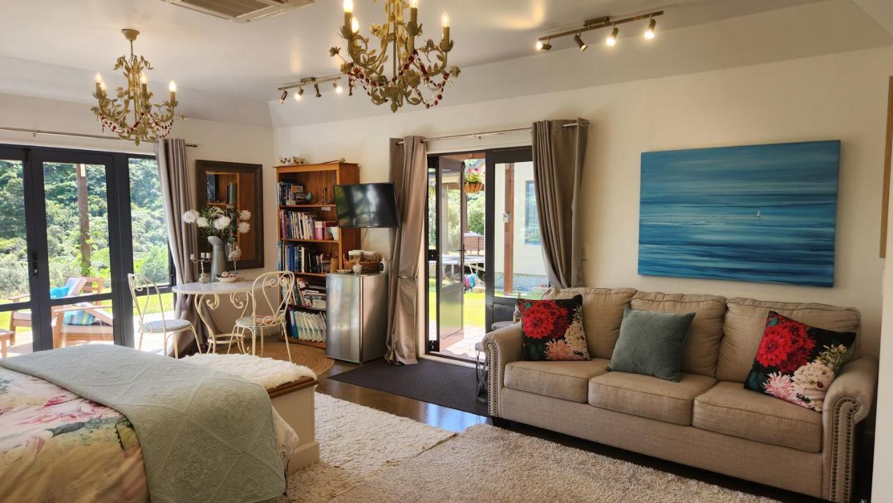 Hotel Boutique Art Retreat Upper Hutt Esterno foto