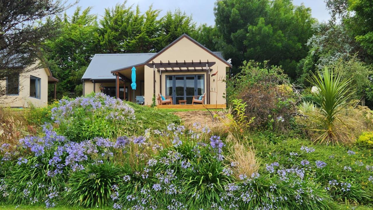 Hotel Boutique Art Retreat Upper Hutt Esterno foto